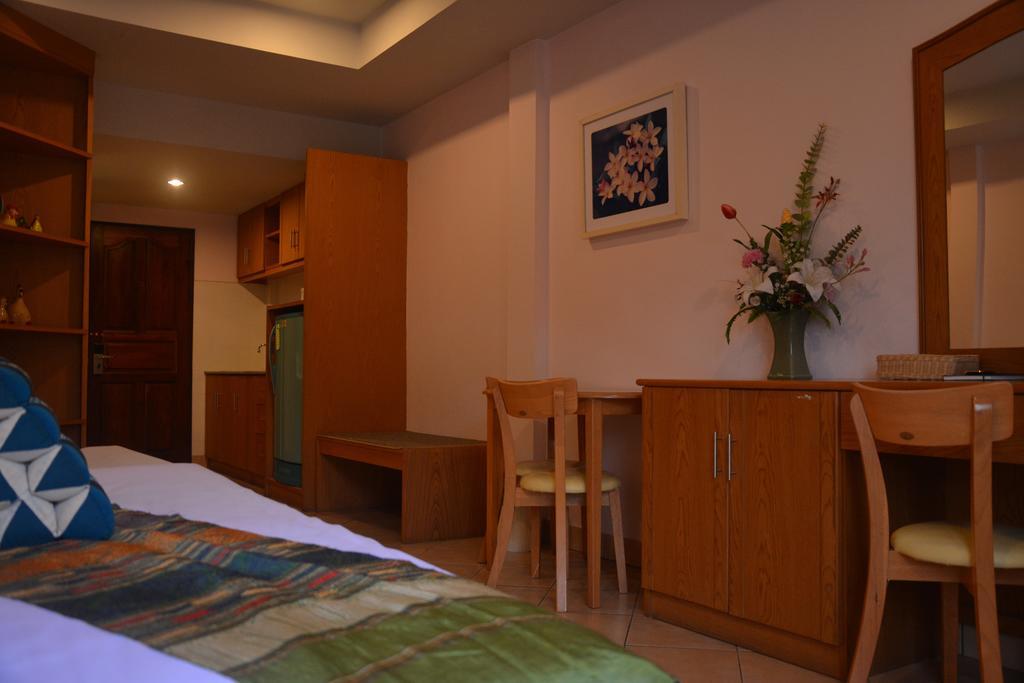 Seven Oaks Inn Джомтьен Номер фото