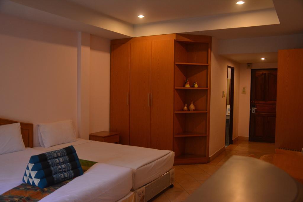 Seven Oaks Inn Джомтьен Номер фото