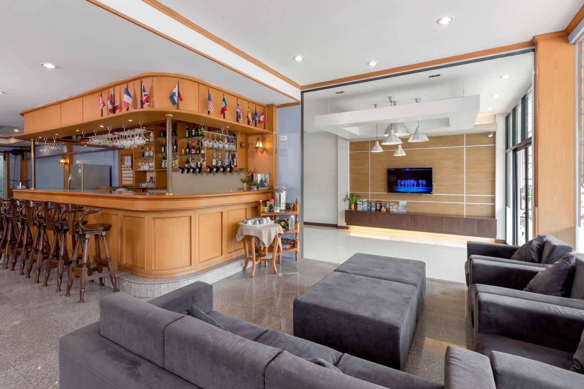 Seven Oaks Inn Джомтьен Экстерьер фото