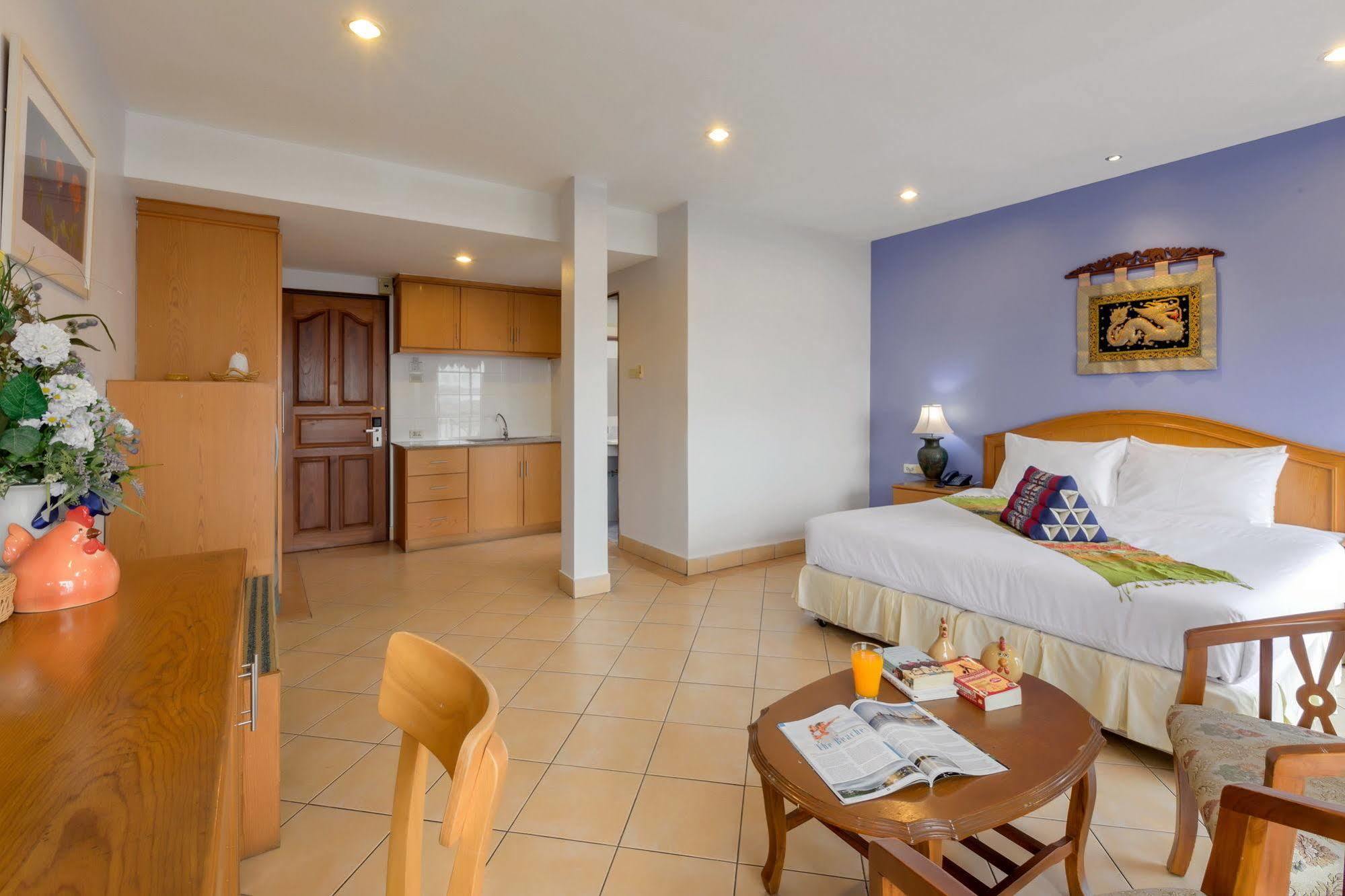 Seven Oaks Inn Джомтьен Экстерьер фото
